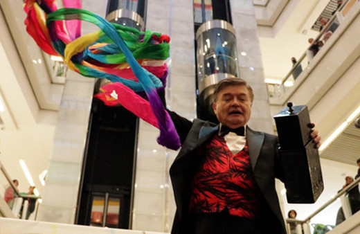 46 yıldır şapkasından tavşan çıkartıyor 