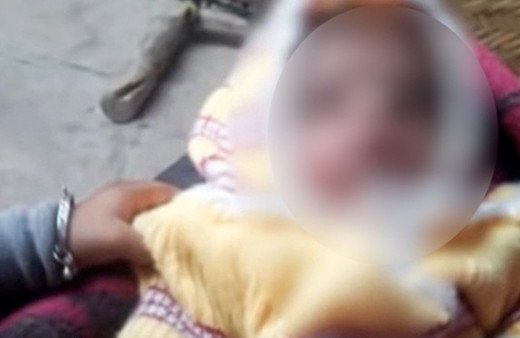 Maymun bebeği kaçırıp öldürdü! 15 dakika önce de...