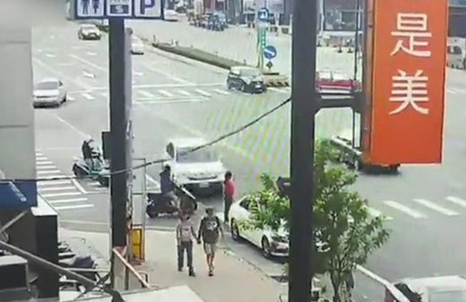 Dehşet kaza! Yayayı adeta biçti!