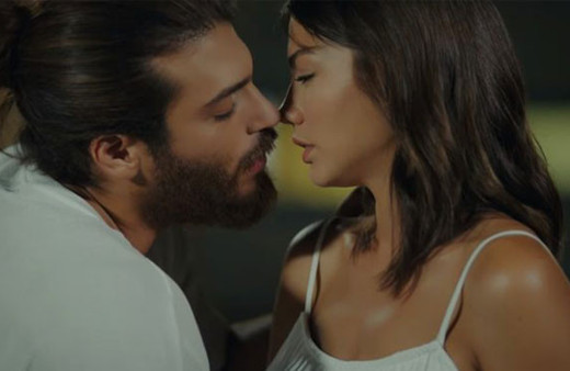 Erkenci Kuş'un yıldızları fena yakalandı Demet Özdemir Can Yaman aşkı böyle belgelendi