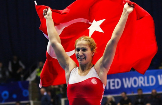 Buse Tosun Romanya'da tarih yazdı!