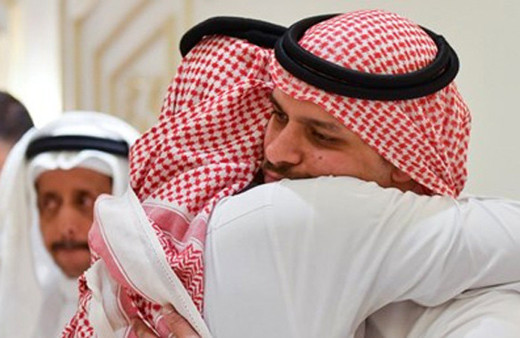 Kaşıkçı ailesi Cidde'deki evlerinde taziyeleri kabul ediyor