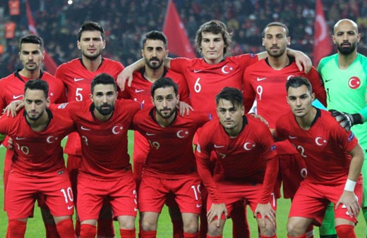 Hakan Çalhanoğlu ve Serdar Aziz aday kadrodan çıkartıldı!