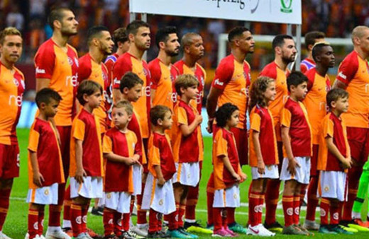 Galatasaraylı yıldıza eşinden darbe Apar topar evi terk etti