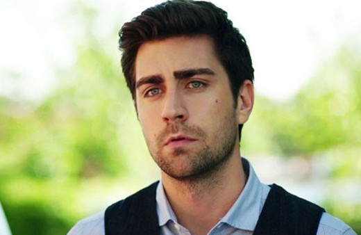 Fazilet Hanım ve Kızları'nın yıldızı Çağlar Ertuğrul kenti terketti yeni işine bakın