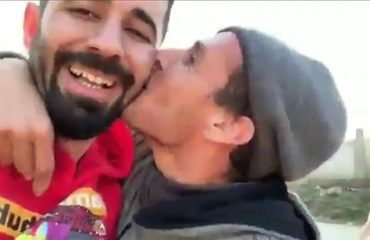 Engelli gencin ayakkabı sevinci göz yaşarttı!