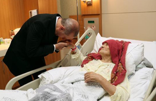 Cumhurbaşkanı Erdoğan'dan hasta ziyareti