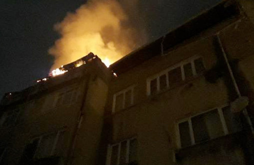 Beyoğlu'nun dar sokaklarında yangın paniği