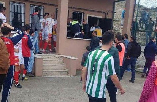 Maç esnasında kalp krizi geçiren futbolcu hayatını kaybetti