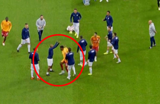 Maç başlamadan kavga çıktı! Ayew, Donk'u itince...