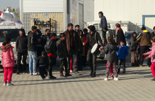 Suriyeliler davul zurna ile gittiler