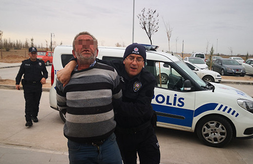 Çocuğa cinsel taciz: Devriye gezen polisler suçüstü yakaladı!