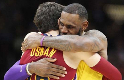 Cedi Osman coştu LeBron James sarılarak tebrik etti