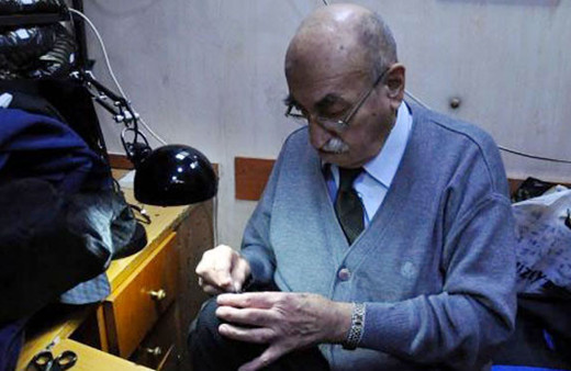 Cumhurbaşkanların kıyafetlerini onaran adam Erdoğan'a da yapmış