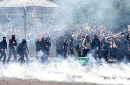 Eylemciler Fransa'da hayatı durduracak