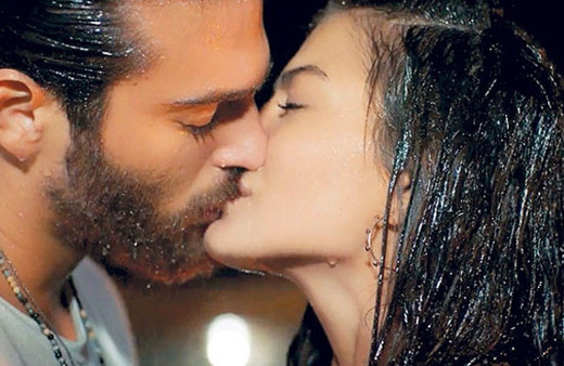 Erkenci Kuş'un yıldızları fena yakalanmıştı Can Yaman'dan aşk açıklaması geldi