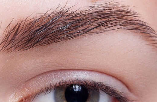 Seyrek kaşlı olanlar bu doğal yöntemleri denemeli