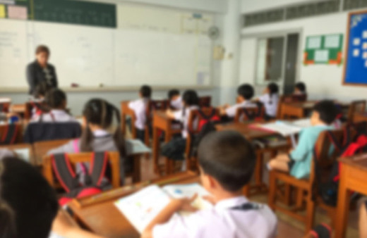 Bunu yapan öğretmen öğrencisinin başına sıcak çikolata döktü