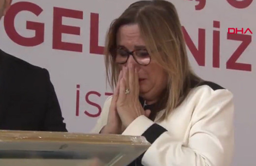 Ticaret Bakanı Ruhsar Pekcan'ı ağlatan sürpriz