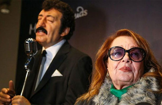 Muhterem Nur ne yapıyor böyle herşey daha çok para için mi?