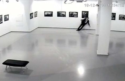 Karlov'u öldüren Mevlüt Altıntaş'ın vurulma anı