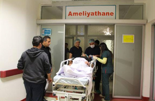 Şemdinli'de bir ilk! Bel fıtığı ameliyatı yapıldı