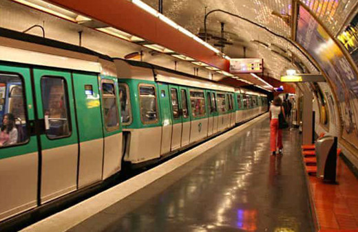 Metroda doğan bebeğe 25 yıllık bedava ulaşım hakkı