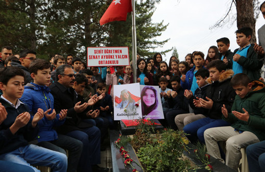 Şehit öğretmen Aybüke Yalçın mezarı başında anıldı