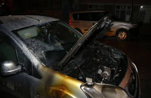 İstanbul Sultangazi'de 11 araç birden kundaklandı