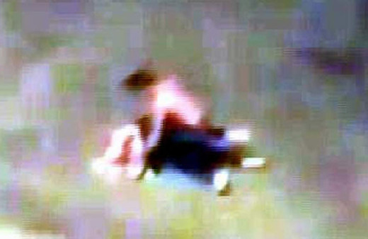 Kuşadası'nda sokak ortasında dakikalarca iki sevgiliyi görenler inanamadı