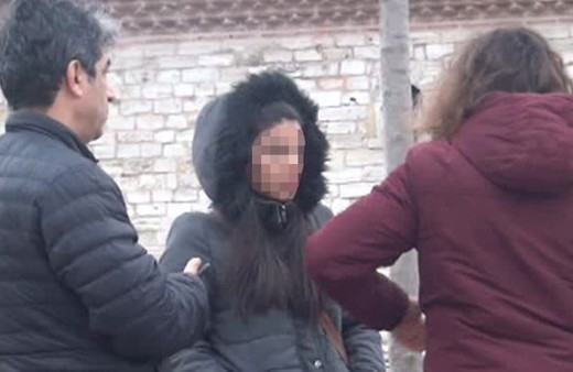 Taksim'in göbeğinde genç kıza iğrenç teklif turiste bak sen!