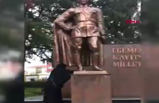 Atatürk heykeline saldıran kadın için mahkeme kararını verdi