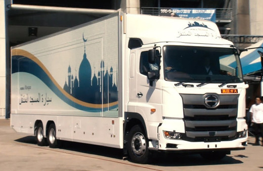 Arazi fiyatları artınca mobil cami yaptılar 45 ülkeden sipariş geldi