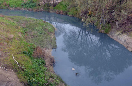 Her ay renk değiştiriyor! Çorlu Deresi şimdi de griye boyandı