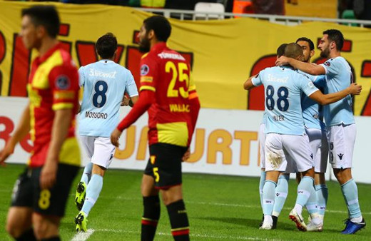 Göztepe'yi yıkan Başakşehir liderliğini sağlamlaştırdı!