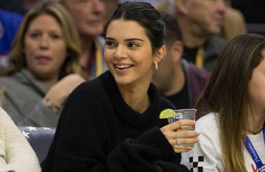 Kendall Jenner'a soğuk duş imza kampanyası başlattılar