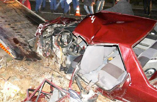 Konya'da iki otomobil çarpıştı ölü ve yaralılar var