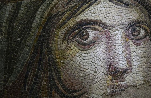 Çingene Kızı' Mozaiğinin kayıp parçaları Türkiye'de