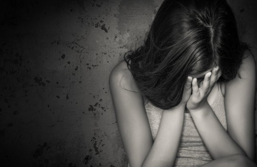 Cinsel istismarcı babaları yüzünden intihar etmek istediler