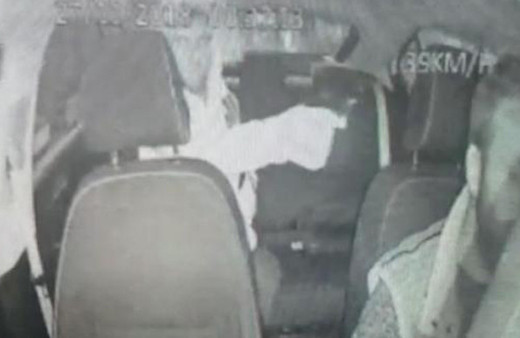 Takside dehşet anları! Bir anda başına silah dayadı