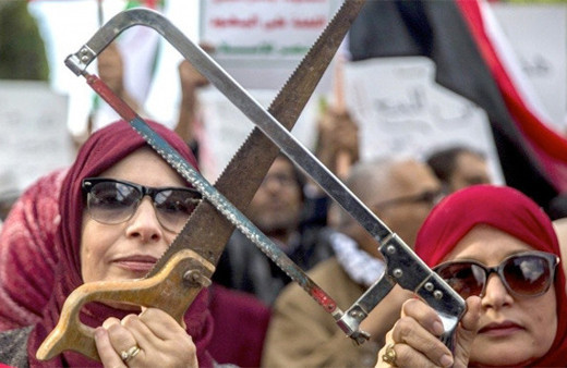 Suudi Veliaht Prensin zor anları! i Tunus ziyareti bir kaç saat sürdü