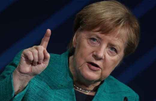 Merkel'in uçağı acil iniş yaptı