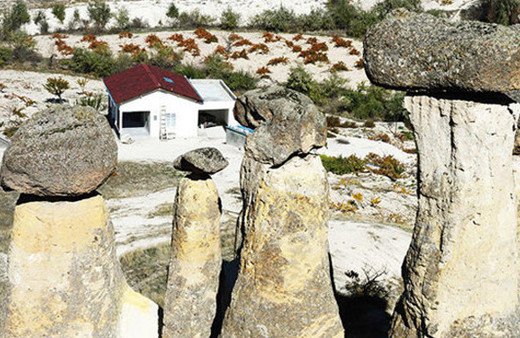 Bunun adı resmen gözü dönmüşlük! Peri bacalarına ev yaptılar