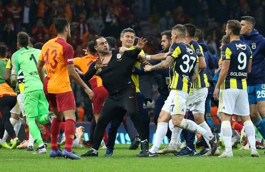 Hasan Şaş'ı fena bombaladı: Pavyon fedaisi misin sen!