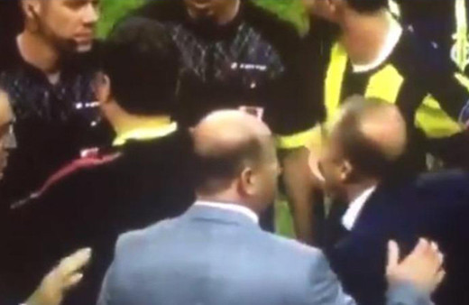 Fatih Terim Fırat Aydınus'un yüzüne tükürdü!