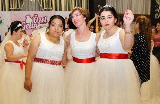  Mutululuk size çok yakışıyor  Down sendromlu genç kızlara özel düğün