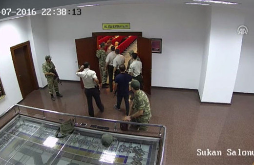 Albayı infazdan tutukluk yapan silah kurtardı