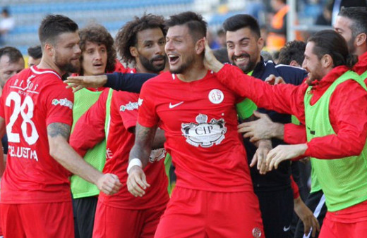 Antalyaspor deplasmanda Kasımpaşa'yı devirdi! 