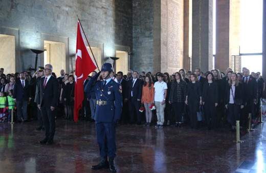 Doğa Koleji 3500 öğrencisi ile Ata'nın huzurunda