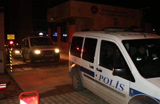 Okul müdürlü, muhtarlı silahlı suç örgütü çökertildi